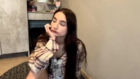 Snapshot of minhblomme chatting on October 7, 5:04 am Emilia online show from October 7, 5:04 am