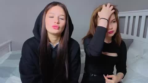 Snapshot of mini_bunny_mini chatting on October 15, 6:13 am KarinaLeila online show from October 15, 6:13 am