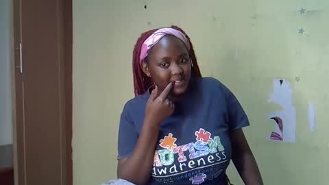 Snapshot of mini_karee chatting on February 17, 10:45 am mini_karee online show from February 17, 10:45 am