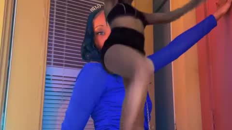Snapshot of mini_luv chatting on February 19, 4:47 pm SLIPSLID online show from February 19, 4:47 pm