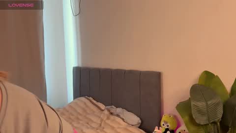 Snapshot of minicleo chatting on September 21, 10:17 am Cleo online show from September 21, 10:17 am