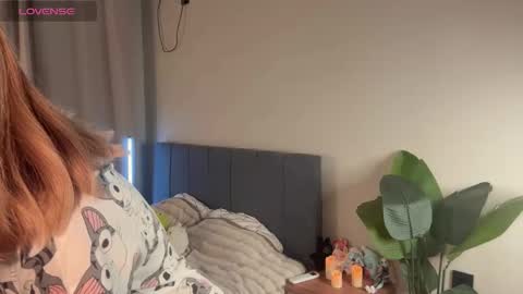 Snapshot of minicleo chatting on October 9, 1:42 pm Cleo online show from October 9, 1:42 pm