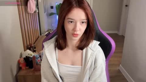 Snapshot of minicleo chatting on October 22, 2:06 pm Cleo online show from October 22, 2:06 pm