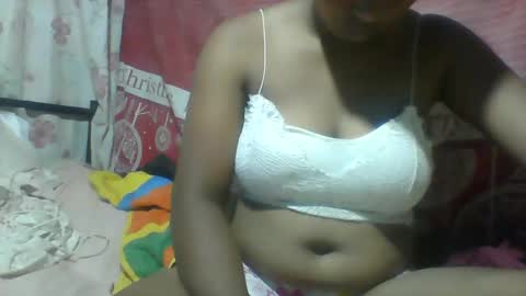 Snapshot of minie4tina chatting on December 28, 2:53 pm Minie4Tina online show from December 28, 2:53 pm