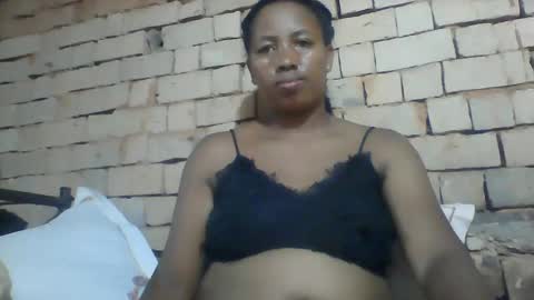 Snapshot of minie4tina chatting on January 1, 10:32 am Minie4Tina online show from January 1, 10:32 am