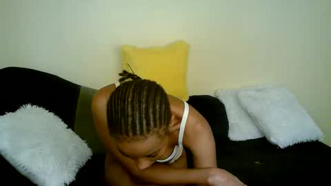 Snapshot of minieme001 chatting on March 2, 4:36 am minieme001 online show from March 2, 4:36 am