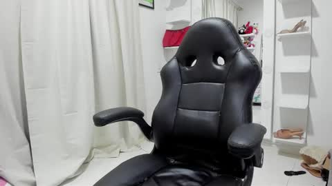 Loly online show from November 6, 6:09 pm