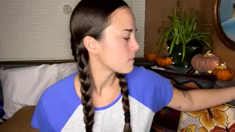 minimaggie online show from October 18, 1:08 am