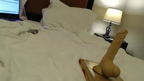 minime1920 online show from March 1, 4:14 am