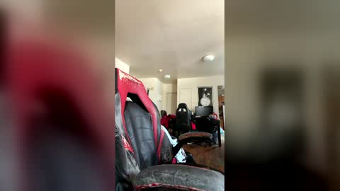 Snapshot of minimoose1003 chatting on February 7, 7:39 pm minimoose1003 online show from February 7, 7:39 pm