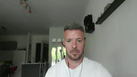 Snapshot of minka28 chatting on May 3, 5:19 pm minka28 online show from May 3, 5:19 pm