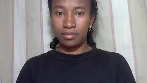 minouch211907 online show from November 11, 6:13 am