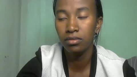 minouch211907 online show from May 22, 2:51 am