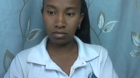 minouch211907 online show from July 4, 7:14 am