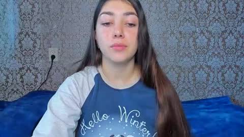 Snapshot of mira_bloempje chatting on September 29, 10:42 am Mira online show from September 29, 10:42 am