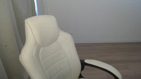 mira_g online show from October 3, 6:32 am