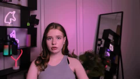 mira_lyn online show from November 29, 7:17 pm