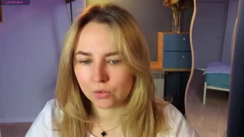 Snapshot of mira_mermayd chatting on April 28, 1:48 am Mira online show from April 28, 1:48 am