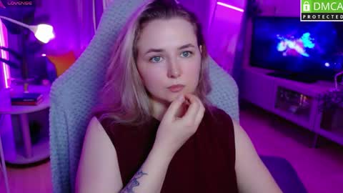 Snapshot of mira_mermayd chatting on May 15, 11:12 pm Mira online show from May 15, 11:12 pm