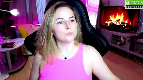 Snapshot of mira_mermayd chatting on June 3, 9:23 am Mira online show from June 3, 9:23 am