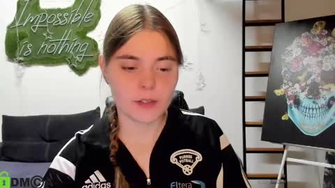 miraa_bloom online show from April 19, 2:05 pm