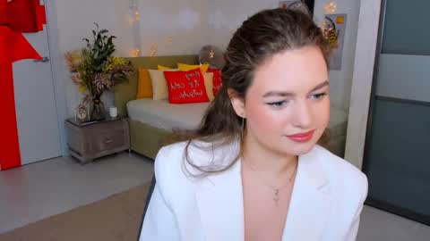 Snapshot of miraclecurly chatting on February 5, 10:08 am Emma online show from February 5, 10:08 am