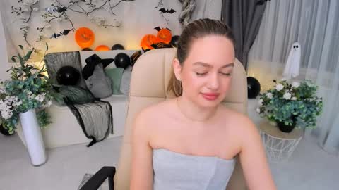 Snapshot of miraclecurly chatting on November 3, 7:26 pm Emma online show from November 3, 7:26 pm