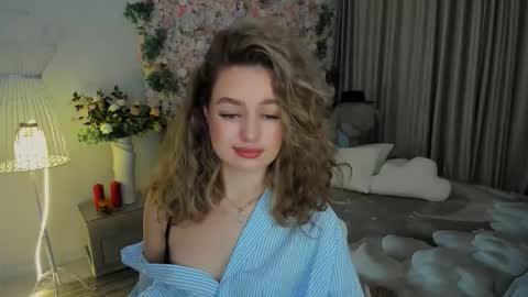 Snapshot of miraclecurly chatting on November 12, 7:35 pm Emma online show from November 12, 7:35 pm