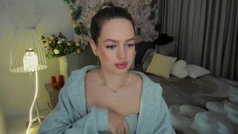 Snapshot of miraclecurly chatting on November 14, 7:34 pm Emma online show from November 14, 7:34 pm