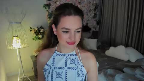 Snapshot of miraclecurly chatting on November 25, 6:08 pm Emma online show from November 25, 6:08 pm