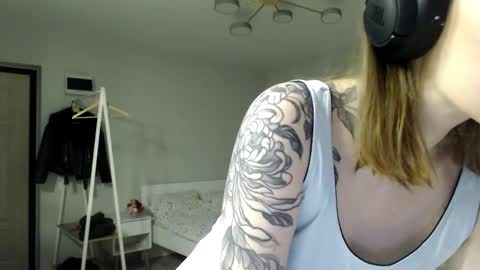 Snapshot of mirakissss chatting on February 16, 7:54 pm Mira online show from February 16, 7:54 pm