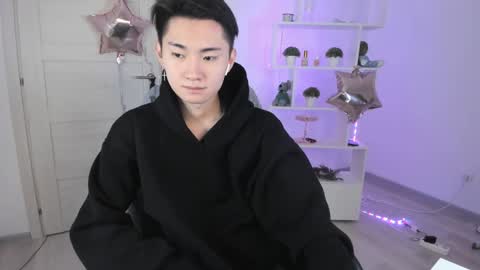              online show from December 3, 5:20 am