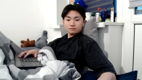Snapshot of miram_yoo chatting on April 26, 5:32 pm online show from April 26, 5:32 pm