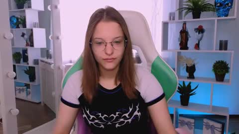 Snapshot of miranda__low chatting on July 15, 5:56 am Miranda online show from July 15, 5:56 am