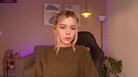 Snapshot of mirandashaw chatting on February 9, 11:36 pm Miranda Shaw online show from February 9, 11:36 pm