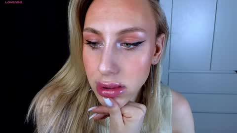 Snapshot of miraraid chatting on December 19, 1:50 am miraraid online show from December 19, 1:50 am