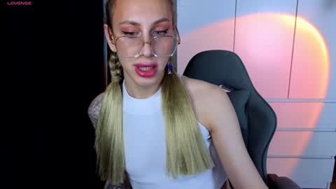 Snapshot of miraraid chatting on December 25, 10:39 am miraraid online show from December 25, 10:39 am