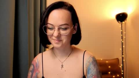 MiraSkyy online show from November 4, 2:05 pm