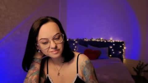 Snapshot of miraskyy chatting on May 6, 4:45 pm MiraSkyy online show from May 6, 4:45 pm