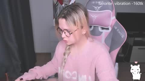 Kira online show from October 19, 9:15 pm