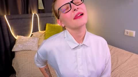 Lina online show from October 19, 9:26 pm
