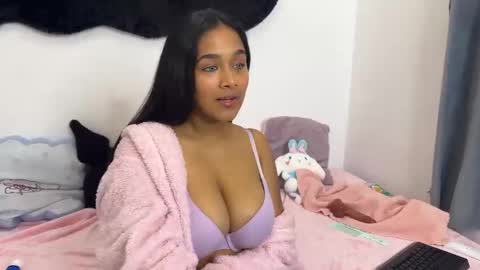 Snapshot of mirella_beck chatting on October 9, 1:36 am Mirella online show from October 9, 1:36 am