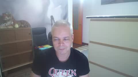 Snapshot of mirwais chatting on April 16, 5:58 pm Mirwais online show from April 16, 5:58 pm