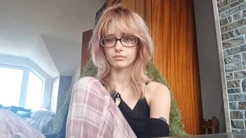 Molly online show from April 8, 1:00 pm