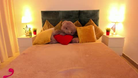 mishapallmer online show from September 24, 5:44 am