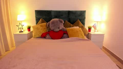 mishapallmer online show from October 19, 8:15 am