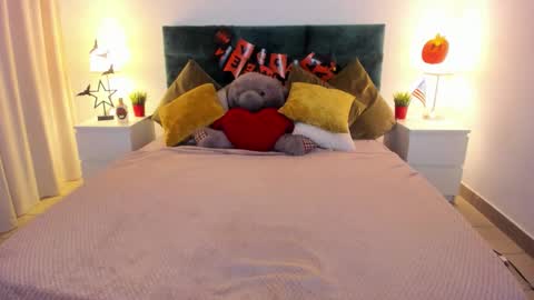 mishapallmer online show from October 28, 8:07 am