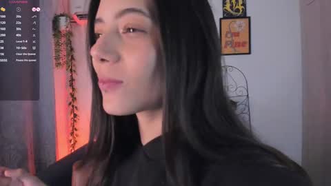 Snapshot of mishelkrave_ chatting on October 6, 1:36 am KRAVE  online show from October 6, 1:36 am