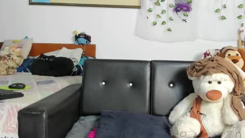 Snapshot of mishell_bons4 chatting on February 24, 9:02 pm Mishell Bons online show from February 24, 9:02 pm