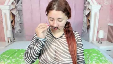 Snapshot of mishell_lovely chatting on September 10, 12:27 pm Mishell online show from September 10, 12:27 pm